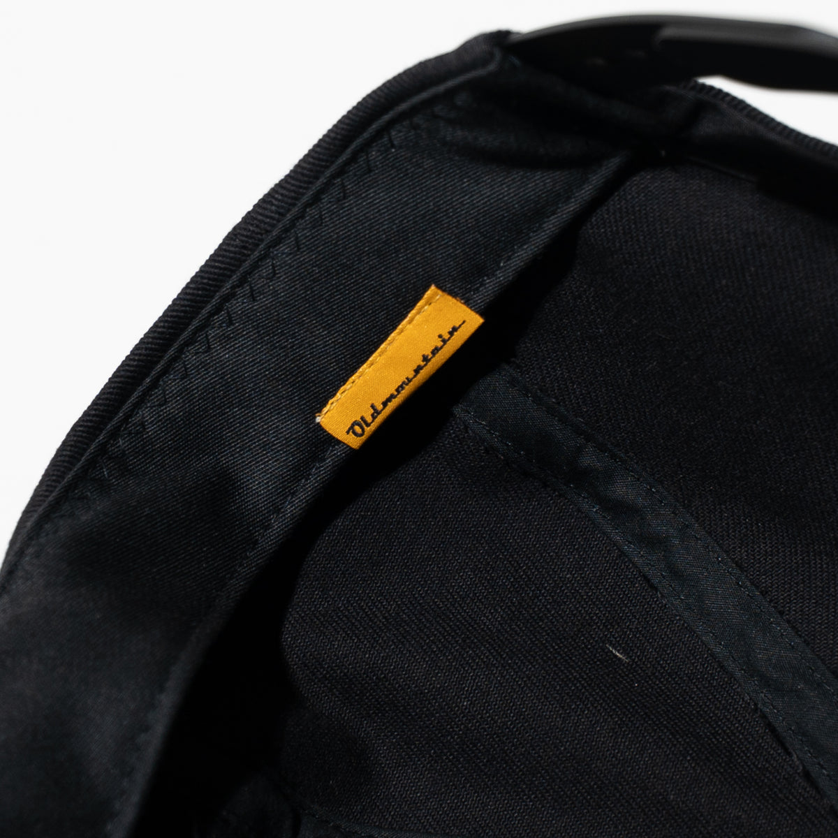 OLD.M TRACKER CAP
