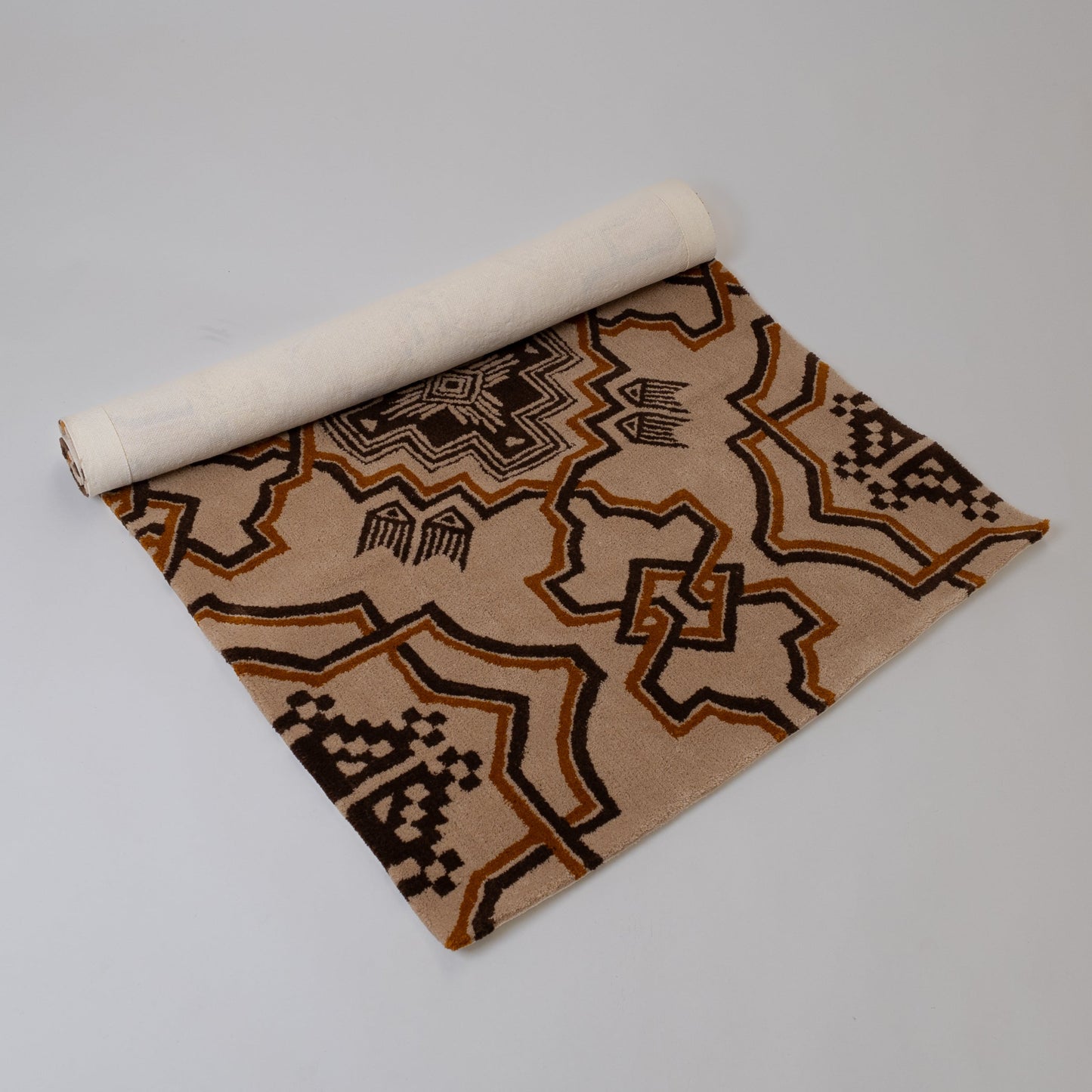 TUFTING RUG