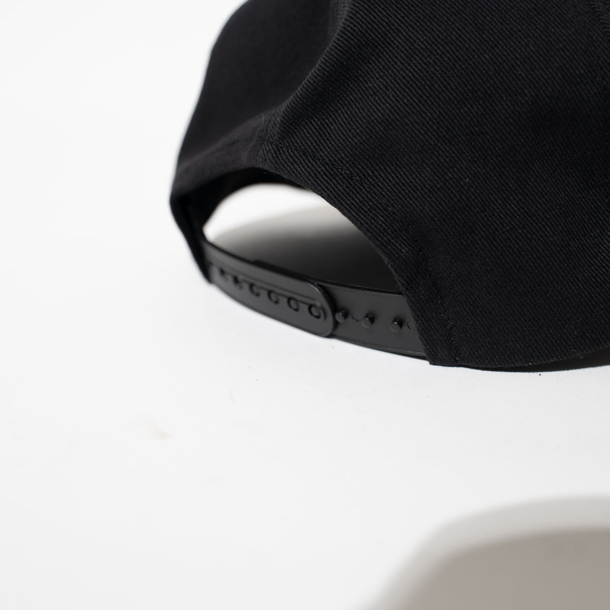 OLD.M TRACKER CAP